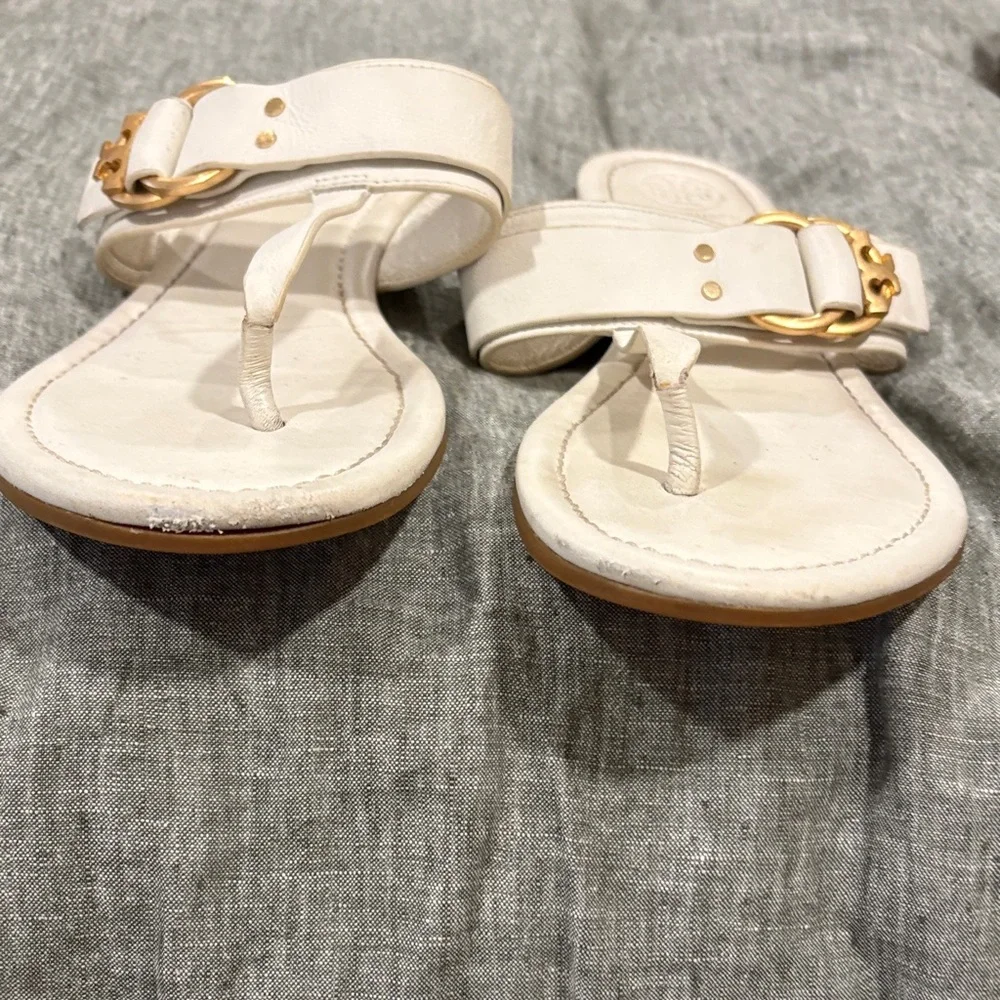 Tory Burch Marsden Ivory Leather Thong Sandals Gold Logo Size 8.5 M